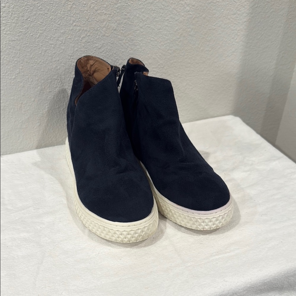 AEROSOLES Black Slip-On Loafers